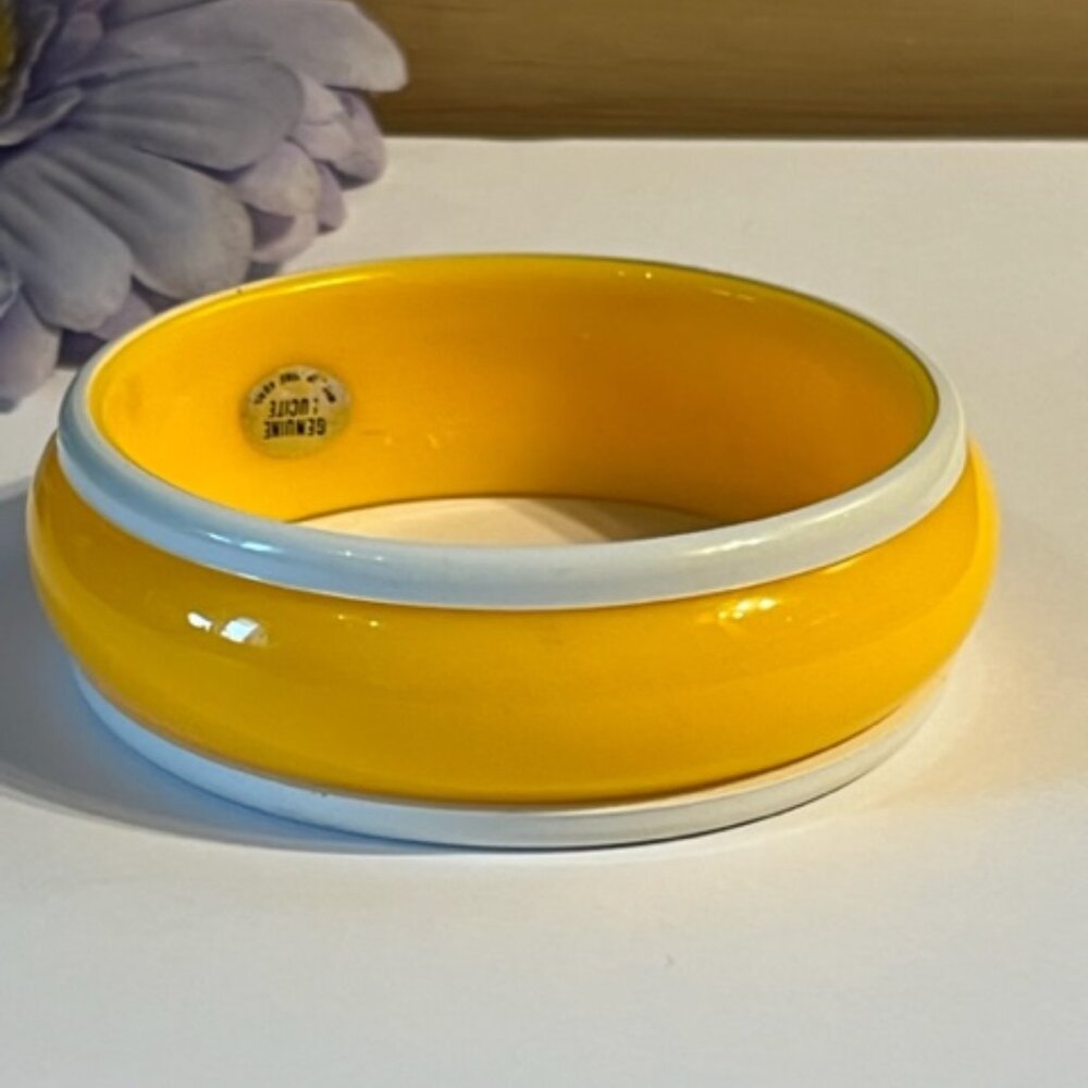Lucite bracelet bright sunshine yellow white trim bangle summer pool party *READ